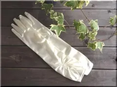 ブライダル　小粒パールが可愛いサテングローブ