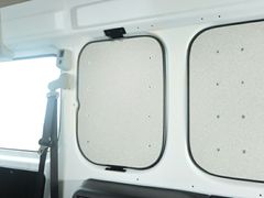 【数量限定アウトレット・撮影品】キャラバン（NV350） スーパーロングワイドボディDX ESウィンドウパネル センター 白石目調  左右セット
