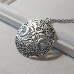 フラワー・オブ・ライフの小さなメダル型のネックレス
