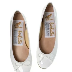 ファルファッレ farfalle  エナメル素材のラウンドトゥフラットバレエシューズ 23.5CM