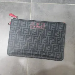 2025年最新】fendi クラッチバッグの人気アイテム - メルカリ