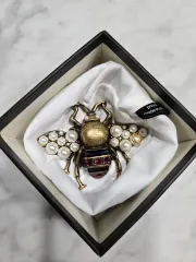 2025年最新】gucciブローチの人気アイテム - メルカリ