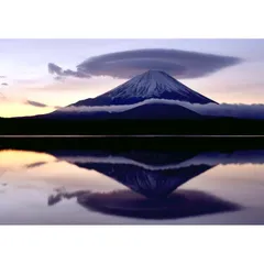 絵画風 壁紙ポスター (はがせるシール式) 夜明けの笠富士 逆さ富士 富士山の笠雲 ひさし笠 ふじやま キャラクロ FJS-056A1 (A1版 830mm×585mm) ＜日本製＞ ウォールステッカー お風呂ポスター