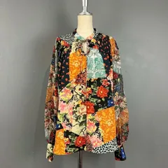 O1 日本製 UNITED TOKYO ユナイテッドトウキョウ ボウタイ ブラウス パッチワーク風 スキッパー 総柄 花柄 ボタニカル柄 マルチカラー フラワープリント ヴィンテージ レトロ レディース