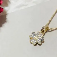 4つ葉のクローバー　ネックレス　クリスタル