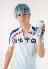 【中古】生写真(男性) 秋元龍太朗(黒田雪成)/上半身・ユニフォーム・左手水筒・キャラクターショット/舞台「『弱虫ペダル』箱根学園篇～野獣覚醒～」ブロマイド