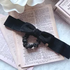 新作♡たらりん　ベロア　リボン　シュシュ ヘアアクセサリー　リボンゴム　ダークネイビー