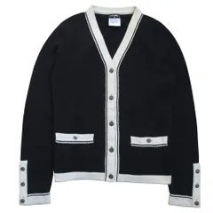 シャネル CHANEL 新品同様 タグ付 13P 英国製 カシミヤ100％ ココマークボタン カーディガン 極美品 ロゴ ニット P45720K05698 国内正規 バイカラー 黒 ブラック 白 ホワイト 38 ■MNK1