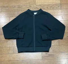 秋にに便利！！薄手の黒のブルゾン。PLSTプラステ
