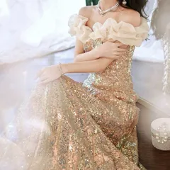 フリルのオフショルにスパンコールがゴージャスなロングドレス