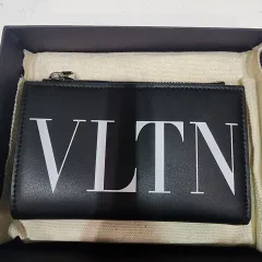 Valentino(ヴァレンティノ) ロゴ 二つ折り財布 新品