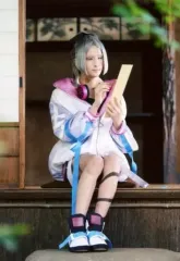 【中古】生写真(男性) 塚本凌生(古今伝授の太刀)/全身・座り・内番衣装・左手短冊・キャラクターショット/舞台「『刀剣乱舞』綺伝 いくさ世の徒花」ランダムブロマイド