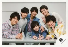 【中古】生写真(ジャニーズ) 関西ジャニーズJr./集合(6人)/横型・膝上・後列センター赤名・前列センター道枝・両手ピース・小島右手指3本立て/16春「春休みスペシャルShow 2016」グッズ撮影オフショット/公式生写真