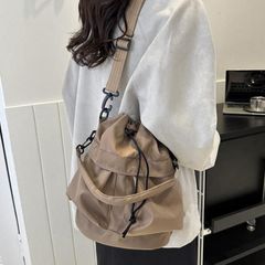 巾着バッグ ショルダーバッグ ハンドバッグ レディース 軽量 バケツ型 巾着ショルダー マチ広 おしゃれ かわいい カジュアル