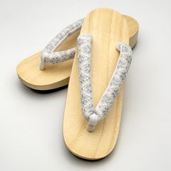 ZG762白木の千両下駄 のめり 桐下駄 刺繍鼻緒 新品 サイズM 日本製 