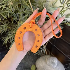 エレガント　オシャレ　馬蹄形　バックチャーム　レザーチャーム 01