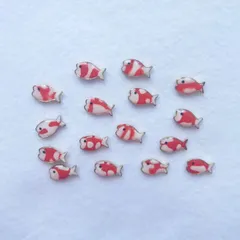Fish お魚 赤白 紅白 耳飾り 1組 ピアス / 樹脂イヤリングへの変更可能です 小さなアクセサリー 模様ランダムお届け
