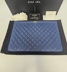 Chanel(シャネル) ボーイ シルバー金具 キャビア クラッチ ラージ ダークブルー 25 ブンダエ