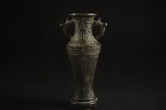 中国　古銅青銅　饕餮文　四方尊式瓶　時代箱付　V　R7775B 中国 古銅青銅 饕餮文 四方尊式瓶 時代箱付 V R7775B - メルカリ