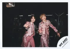 【中古】生写真(STARTO) なにわ男子/大西流星・道枝駿佑/横型・膝上/「WE ARE! Let’s get the party STARTO!!」バックステージフォト/公式生写真