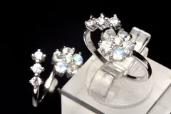 シルバー925 ブルームーンストーン　3x3mm　花形 指輪リング(サイズ調整可) 1個売り パワーストーン 天然石 _PRG1626