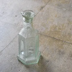 骨董　レトロガラス　希少　若草色ガラス　乳白色暈し　さくらんぼ　飴屋瓶 骨董 レトロガラス 希少 若草色ガラス 乳白色暈し さくらんぼ 飴屋瓶