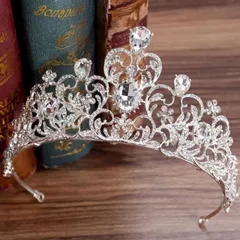 ホワイトシルバー ウェディング クラウン ヘア アクセサリー 結婚式 ティアラ ヘッドドレス 王冠 ブライダル 花嫁 姫系 記念写真 結婚式 披露宴 発表会 イベント パーティー カチューシャ 髪飾り レディース