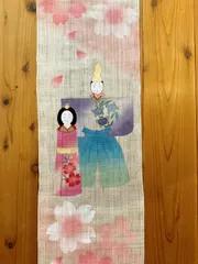 新品 軸付き天然麻タペストリー 凛桜立雛 手描きタペストリー 壁掛け 日本製