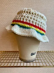 ラスタカラーライン入りハット✳︎Jute➕Cotton➕Code付✳︎ラスタクラッシャーハット✳︎ラスタバケットハット✳︎ラスタニット帽✳︎手編みラスタ帽✳︎コード付✳︎Handknit✳︎フリーサイズ✳︎男女兼用✳︎生成✳︎kinari