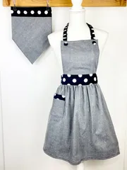 グレーのドット柄がポイントのお洒落なハンドメイド子供エプロンと三角巾のセット