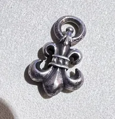 オンライン限定商品】 CHROME HEARTS BSフレアチャーム 82230406-01N