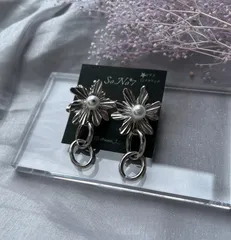 フルール🌼*･   シルバー  (ピアス・イヤリング)