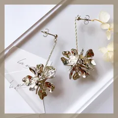 小ぶり好きさんにオススメ《304ステンレス 24KGP 本金メッキ ポスト》  メタル フラワー 小ぶり ブーケ チェーン ピアス 揺れる お花 クリア ビーズ ゴールド シルバー ハンドメイドピアス アレルギー対応《イヤリング変更可能》