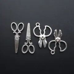 『在庫処分価格』まとめ売り 46個 銀古美 アンティーク風 散髪屋 BARBER ハサミ メタルパーツ チャーム