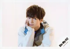 【中古】生写真(ジャニーズ) Kis-My-Ft2/玉森裕太/横型・バストアップ・衣装白・青・紫・左向き・カメラ目線・背景白/「Kis-My-Ft2 LIVE TOUR 2018 YOU＆ME Extra Yummy!!」グッズオフショット/公式生写真 