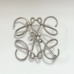 ロエベ LOEWE  アナグラム ブローチ