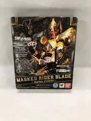 m*t様 SHフィギュアアーツ　仮面ライダーブレイド　キングフォーム BANDAI S.H.Figuarts 仮面ライダーブレイド キングフォーム 仮面