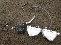 883r ブレーキキャリパー　左右　予備ブリーダー2本付き 883r ブレーキキャリパー左右予備ブリーダー2本付き