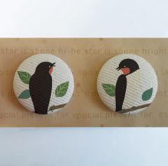 つばめ　TORINOS 　くるみボタン