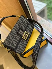 2024年最新】fendi ノベルティ バッグの人気アイテム - メルカリ