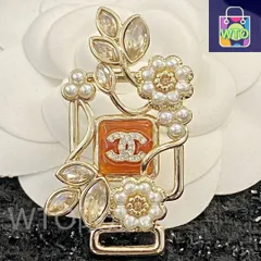 【今日特価】CHANEL シャネル 22 年 ハーフパール フラワー ブローチ with ボトル デザイン?
