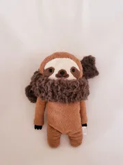 No.FUMO-100004　フモコス　フモノちゃん　もふもふファーマフラー　#フモコス　ぬいぐるみ服　#フモフモさん　#フモフモさん服　#ナマケモノ　#匿名配送対応分　2023121202