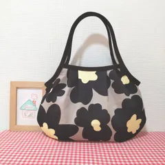 グラニーバッグ（北欧風＊大きなお花＊ブラック✕クリーム）