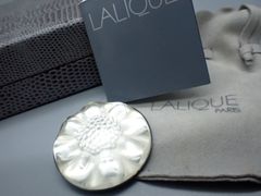 LALIQUE ラリック　シルバーXガラス　ブローチ　フランス製　箱有のサムネイル