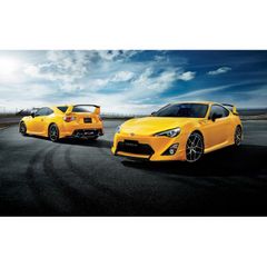 絵画風 壁紙ポスター (はがせるシール式) トヨタ 86 GT Limited エアロパッケージ 2015年 イエロー GT86 ハチロク キャラクロ GT86-001W2 (ワイド版 603mm×376mm) ＜日本製＞ ウォールステッカー お風呂ポスター
