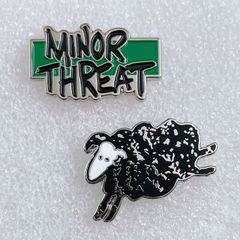 MINOR THREAT マイナー・スレット "Out of Step" ピンバッジ