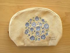 【ネモフィラ】刺繡　ポーチ　IT007-5　シェルポーチ　マチあり　母の日　化粧品　小物入れ　バッグインバッグ　旅行　通勤　可愛い　おしゃれ　誕生日　プレゼント　ギフト