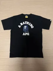 ☆A BATHING APE☆ アベイシングエイプ カモ カレッジ Tシャツ A BATHING APE® ABC カモ カレッジ Tシャツ | ブラック