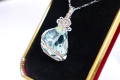 アンダラクリスタルのワイヤージュエリーネックレス✧アクアブルー✧天然石ペンダント
