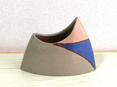 【KB74】陶器　花瓶　モダンデザイン　台形　ベージュピンクブルー　横幅25cm　高さ約18cm　重さ約1.3kg　陶磁器 焼物 花道 華道 花器 花入 花生け いけばな フラワーベース